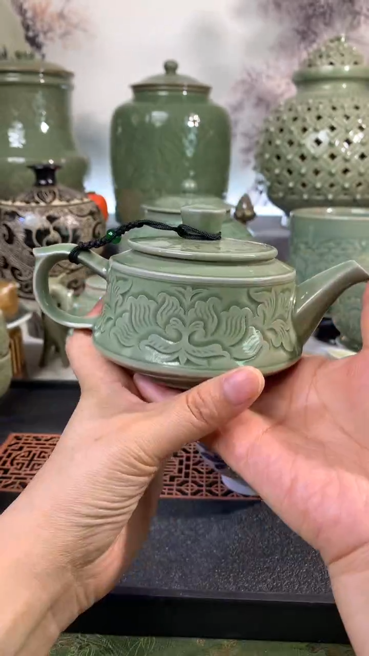 耀州窑青瓷手工刻花牡丹汉阙壶300CC一只