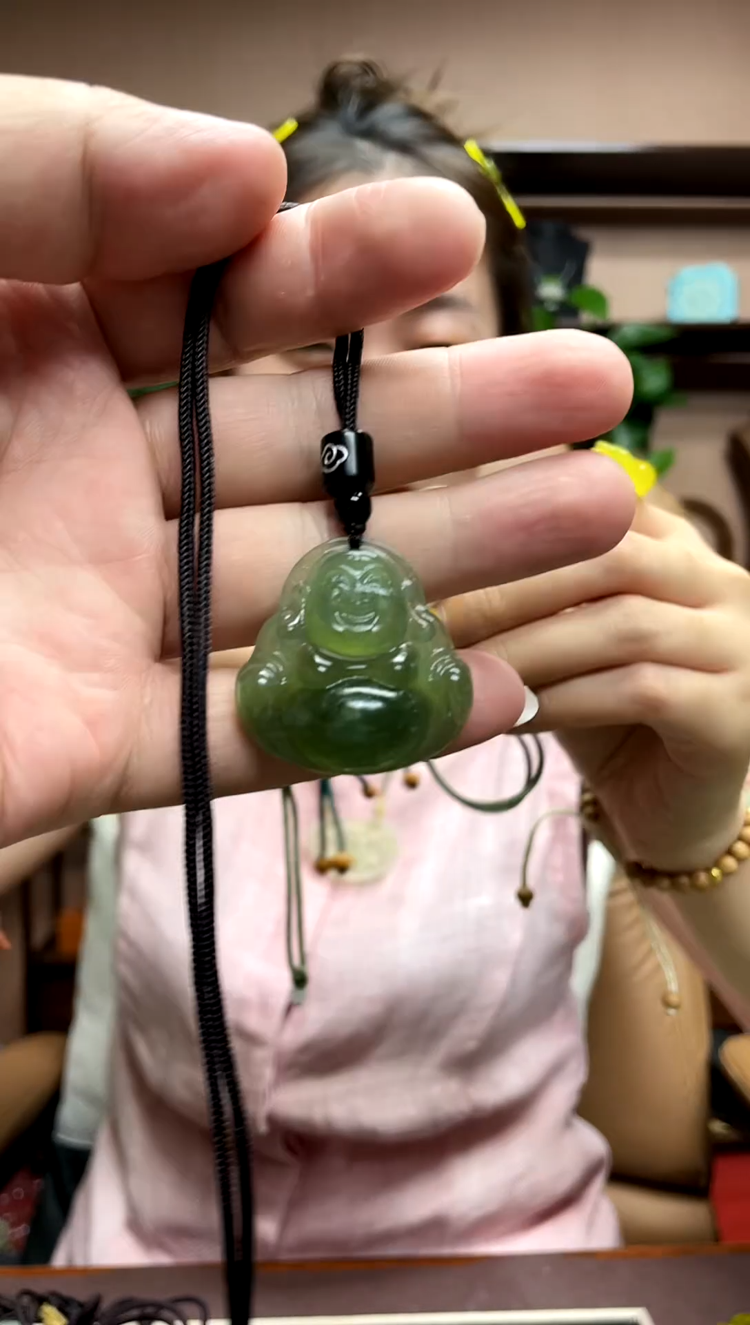 岫玉未镶嵌颈饰·