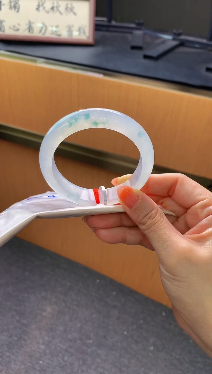 未镶嵌手镯翡翠-F3 圈口56.8 全款31.8万 定金2万