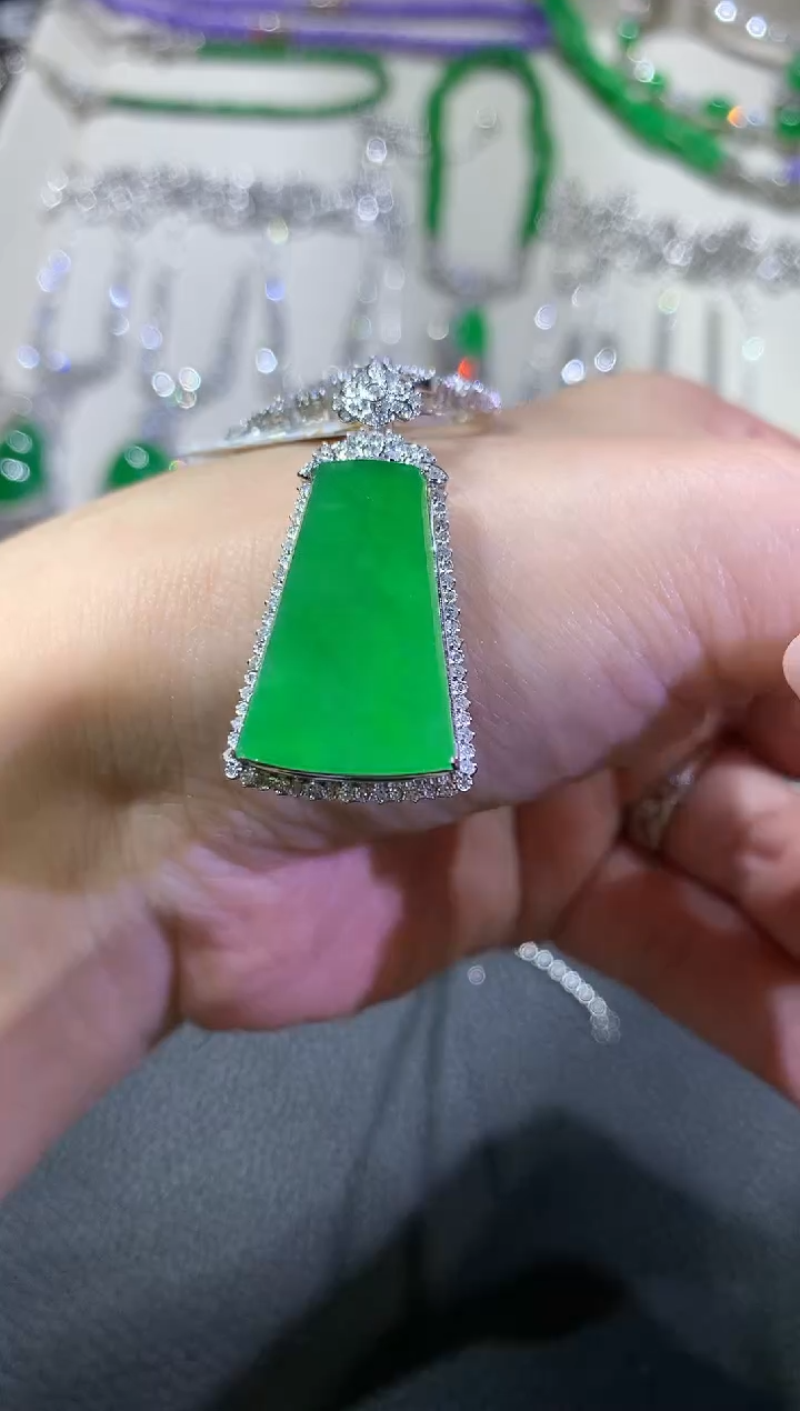 【闪购商品】翡翠吊坠(不含链)18K金镶嵌106-无事牌