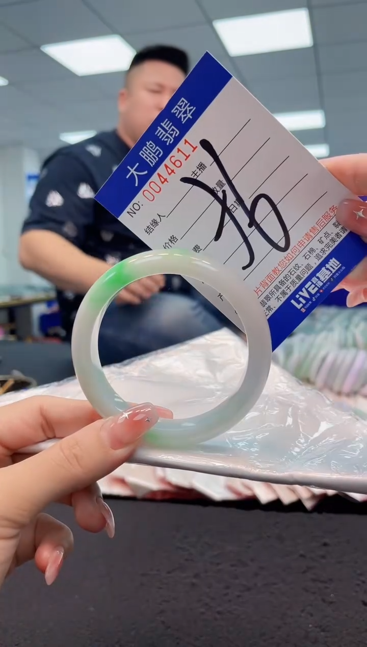 【闪购商品】翡翠手镯未镶嵌AAAAAAAAAA