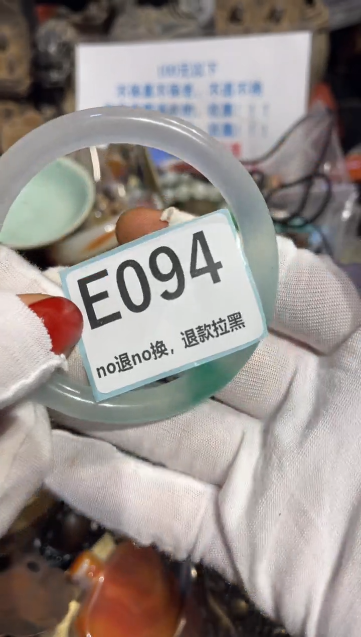 瓷片何*东表姐直播所见所得