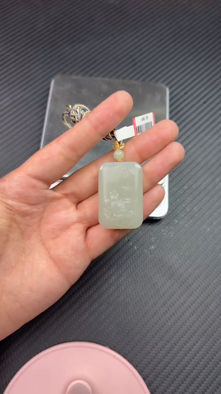 【闪购商品】和田玉吊坠(赠链)未镶嵌且末微色差近矿