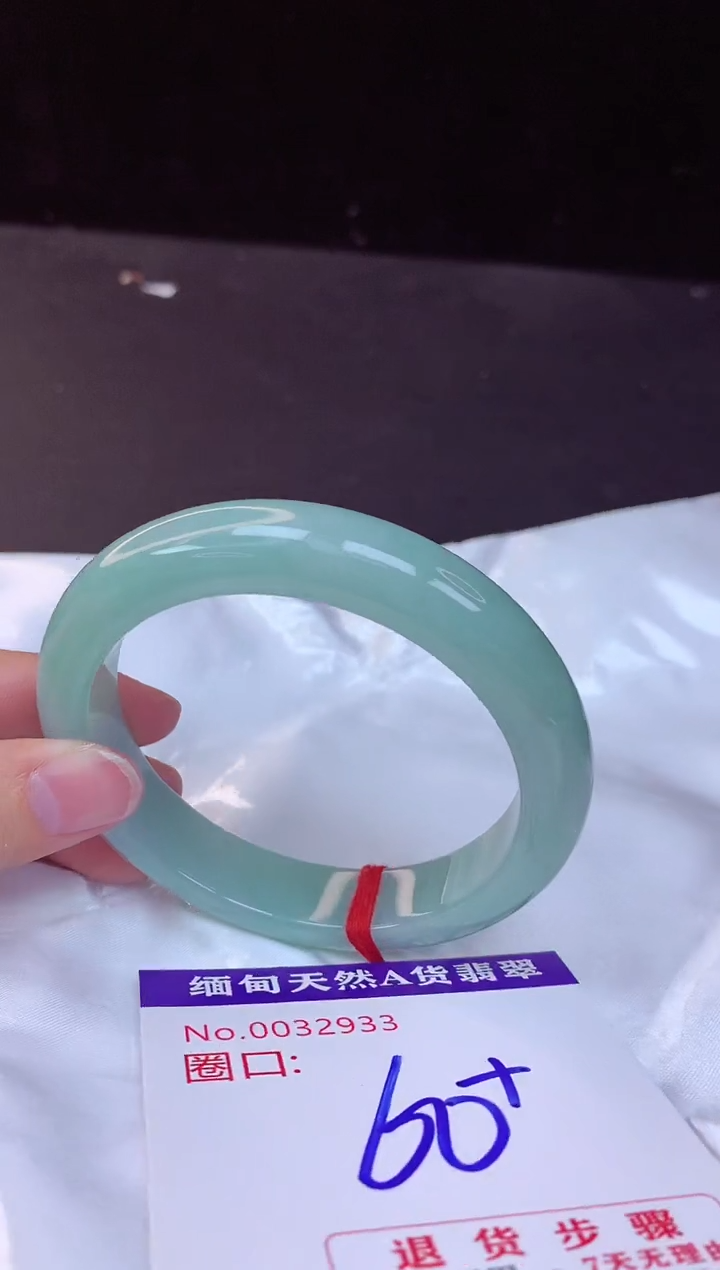 【闪购商品】翡翠手镯未镶嵌60+             