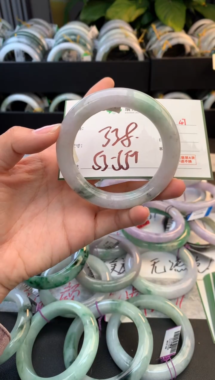 未镶嵌定制翡翠毛货需精细抛光+多人