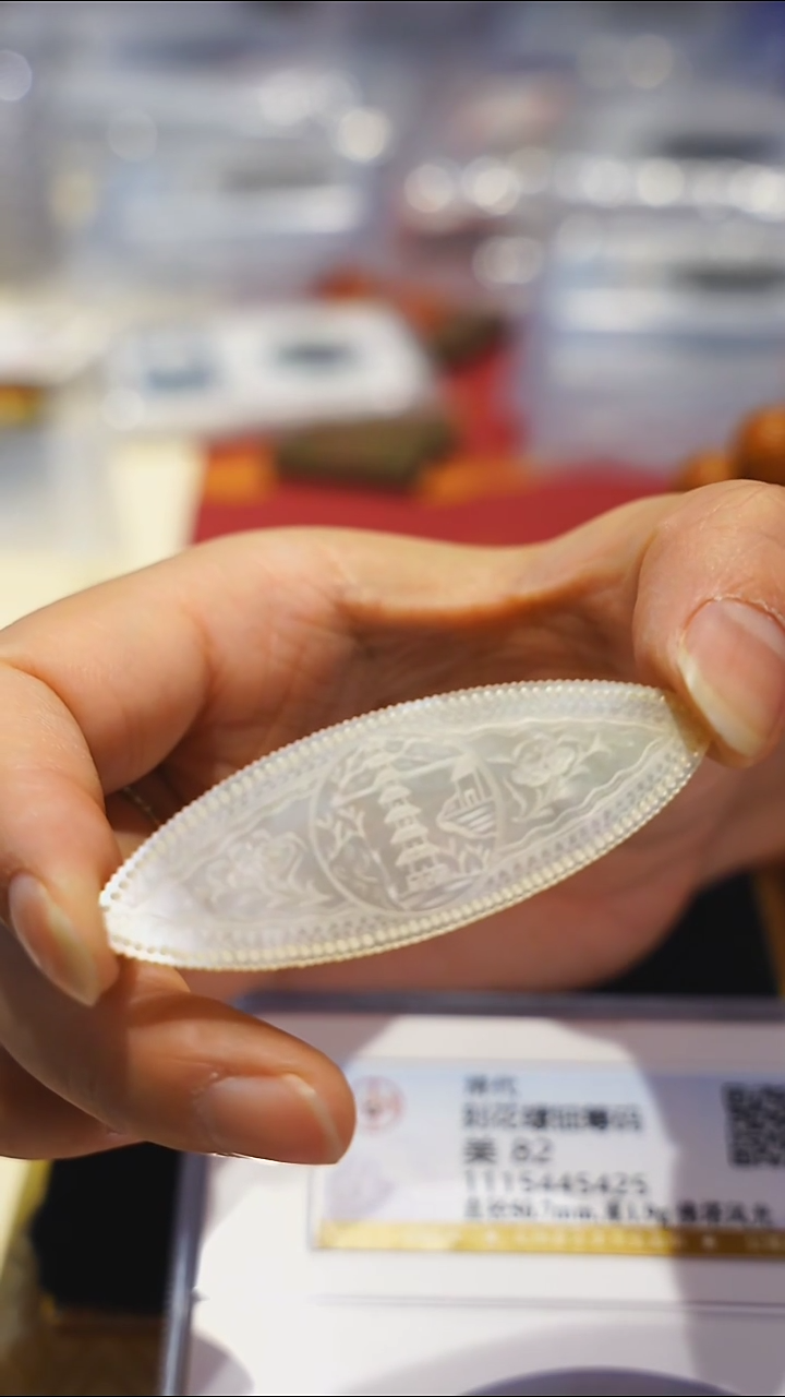 【闪购商品】金属清代刻画螺钿宝塔风光0403