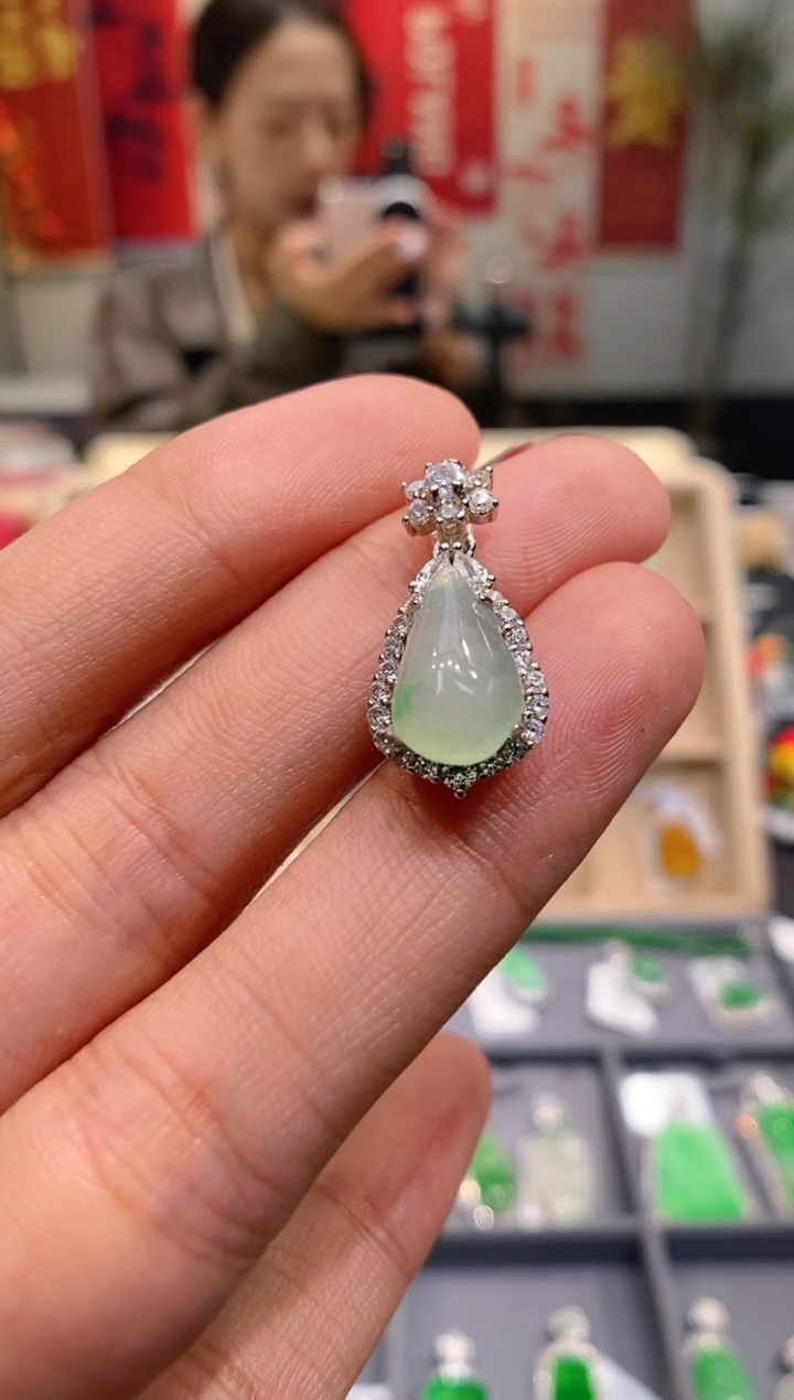 【闪购商品】翡翠吊坠(不含链)银S925镶嵌水滴