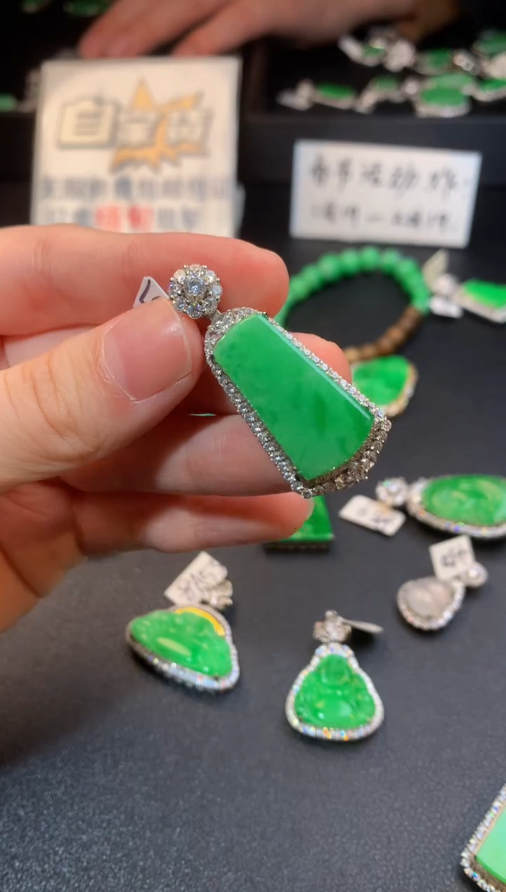 【闪购商品】翡翠颈饰银S925镶嵌翡翠