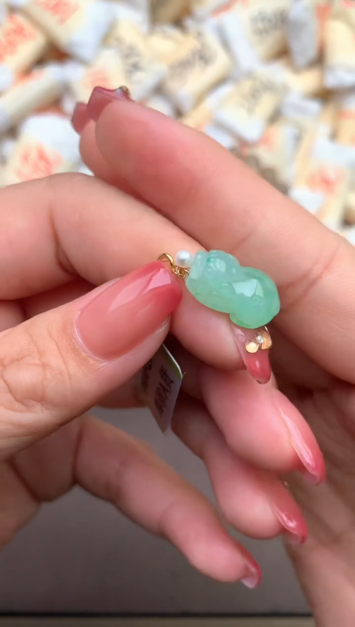 翡翠18K金镶嵌颈饰—