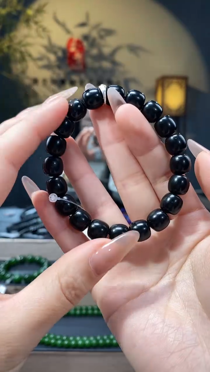 【闪购商品】和田玉1未镶嵌10mm黑青老型手串