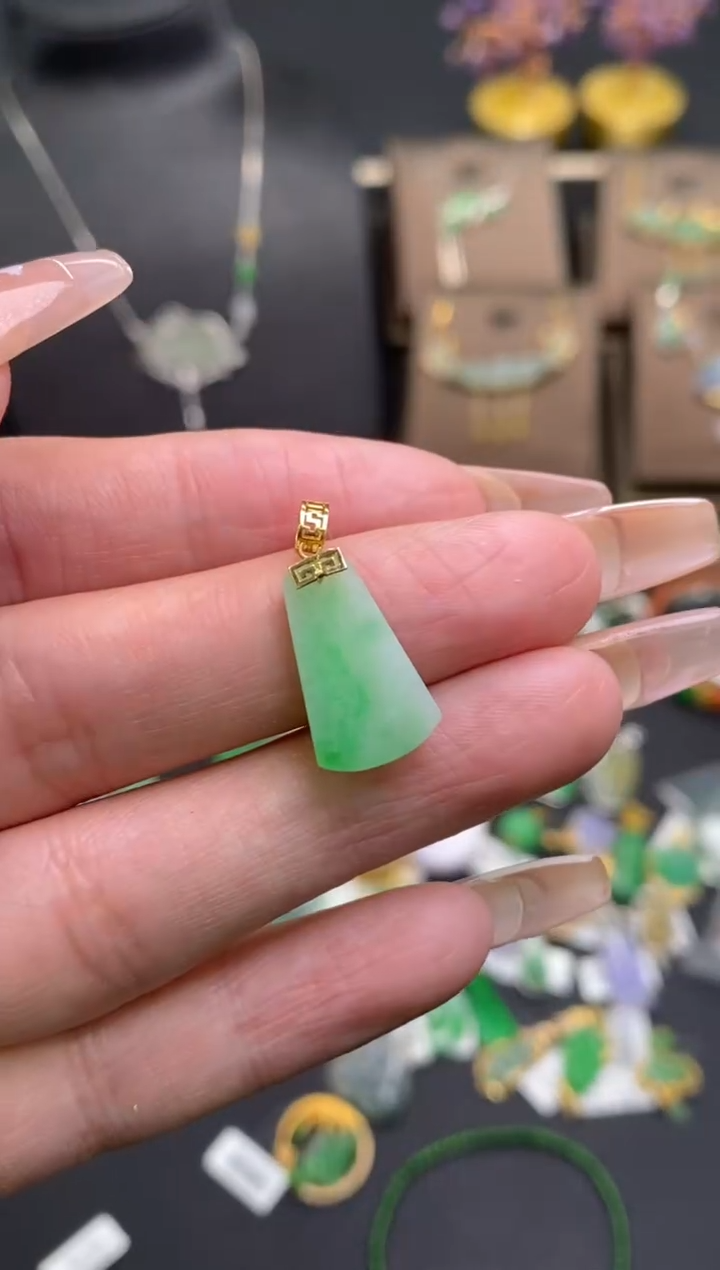 【闪购商品】翡翠颈饰18K金镶嵌净货18495