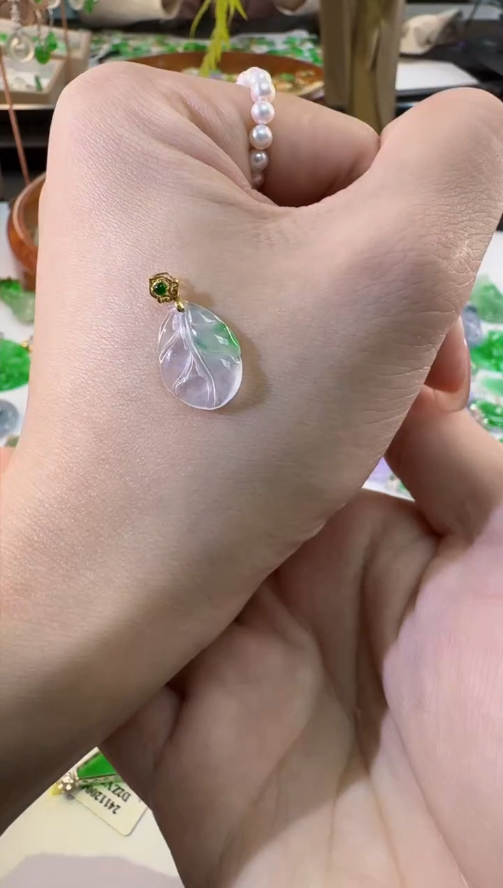 【闪购商品】翡翠颈饰18K金镶嵌缅甸翡翠A货吊坠