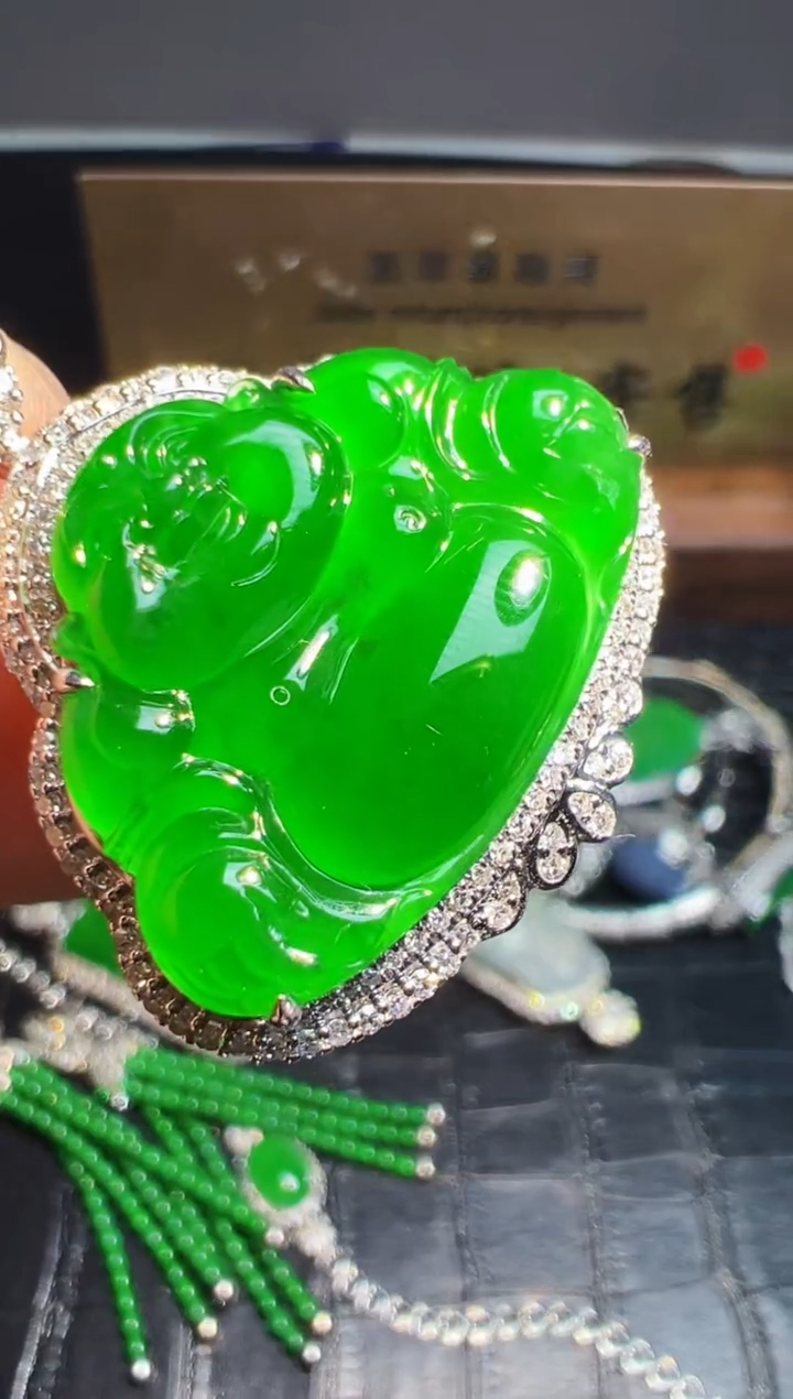 【闪购商品】翡翠颈饰18K金镶嵌翡翠回流