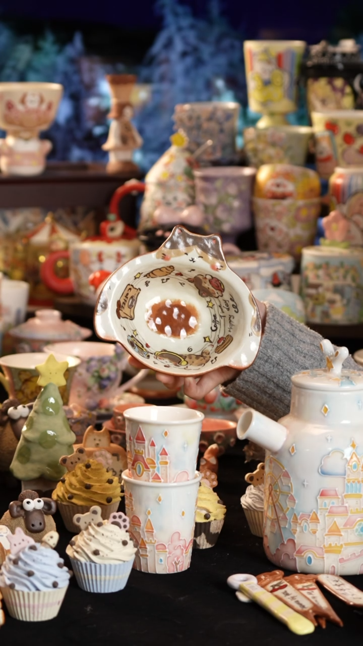 摆件陶景德镇釉下彩手绘设计师款陶瓷