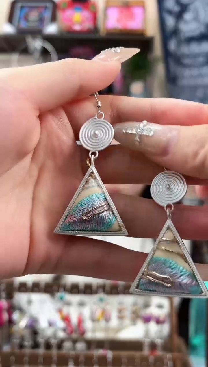 织绣民族风非遗老绣饰品521