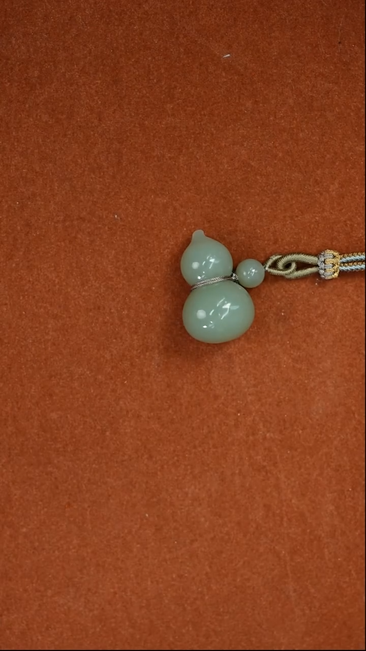 吊坠(赠链)未镶嵌和田玉且末近矿微色差