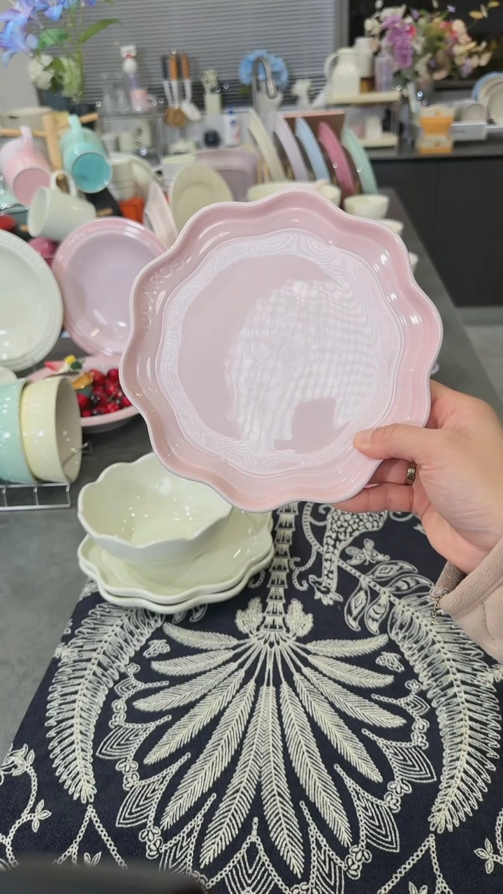 【闪购商品】瓷炻彩花边盘18cm-樱花粉