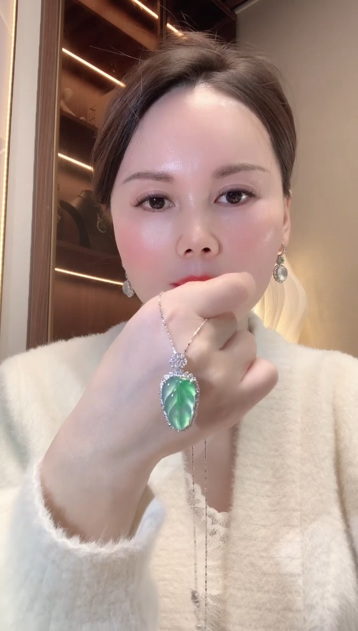 【闪购商品】翡翠吊坠(不含链)18K金镶嵌D22