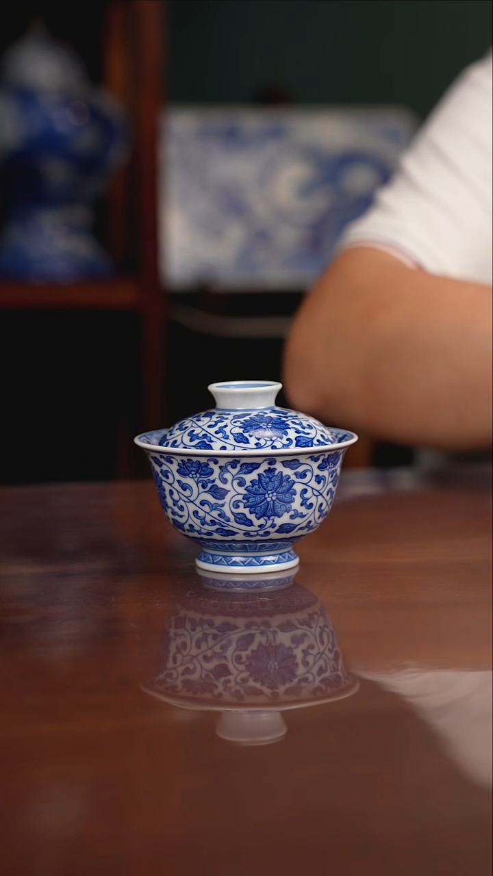 晓月窑青花缠枝盖碗