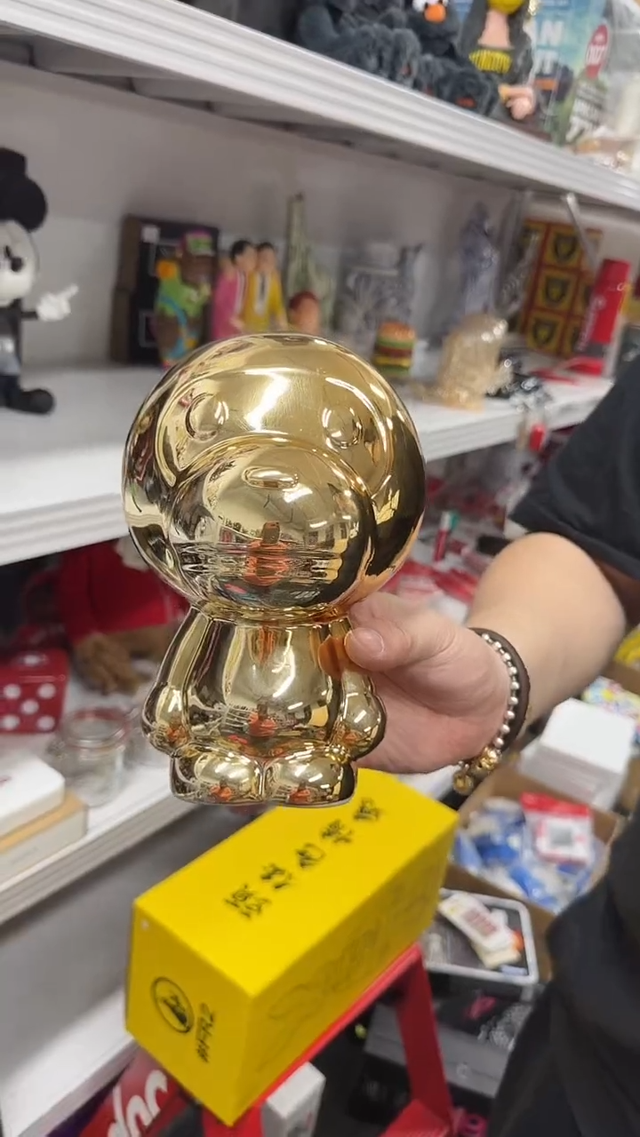 milo金色大号摆件一个