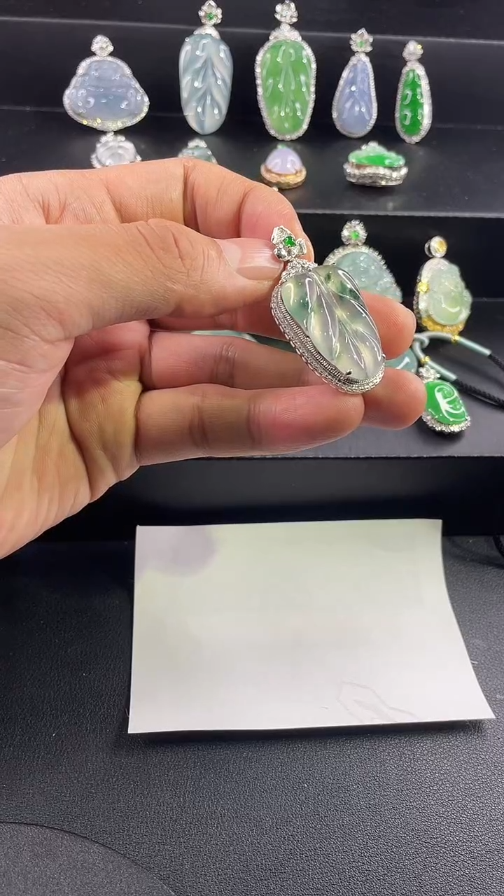 【闪购商品】翡翠颈饰18K金镶嵌吊坠