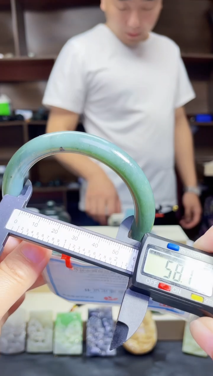 和田玉未镶嵌颈饰1