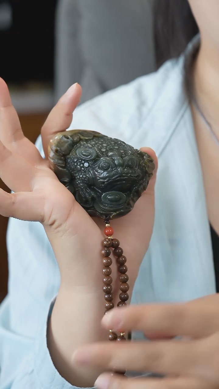 岫岩河磨玉（透闪石质玉）未镶嵌把件金蝉