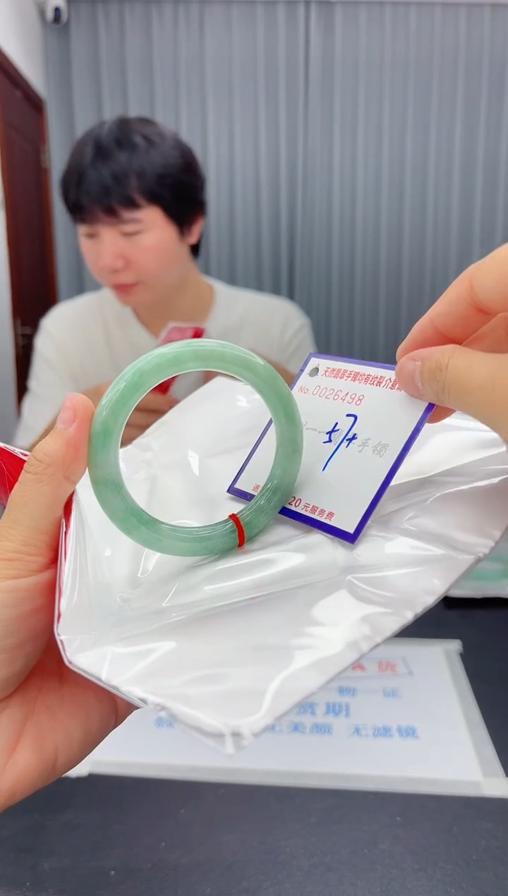翡翠手镯未镶嵌1