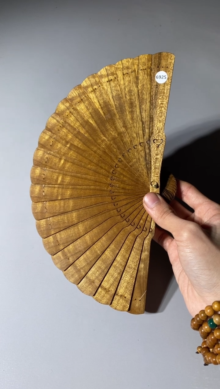 【闪购商品】金丝楠木雕692号15cm金丝楠木小叶桢楠扇子