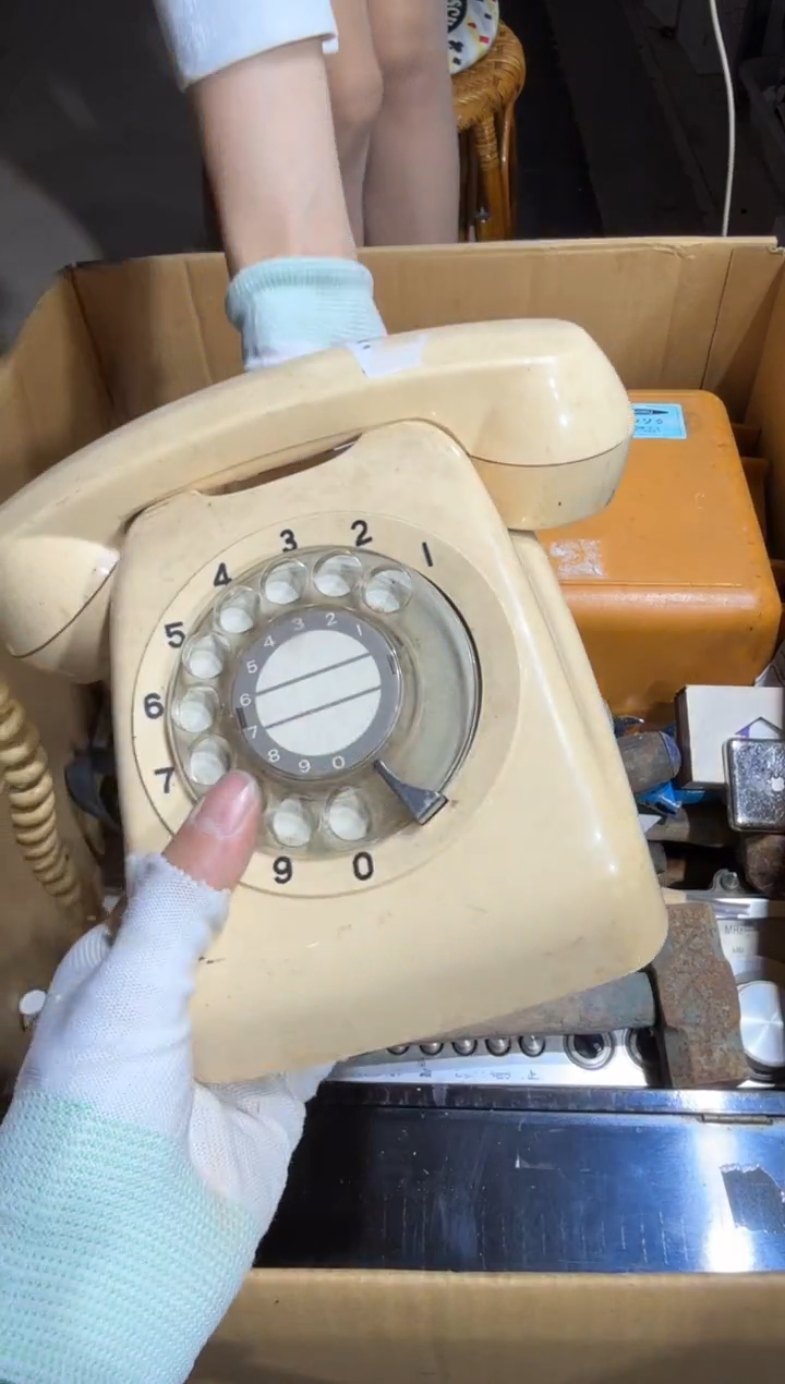 8新顺**然 743   中古商品，瑕疵品，不保好坏。