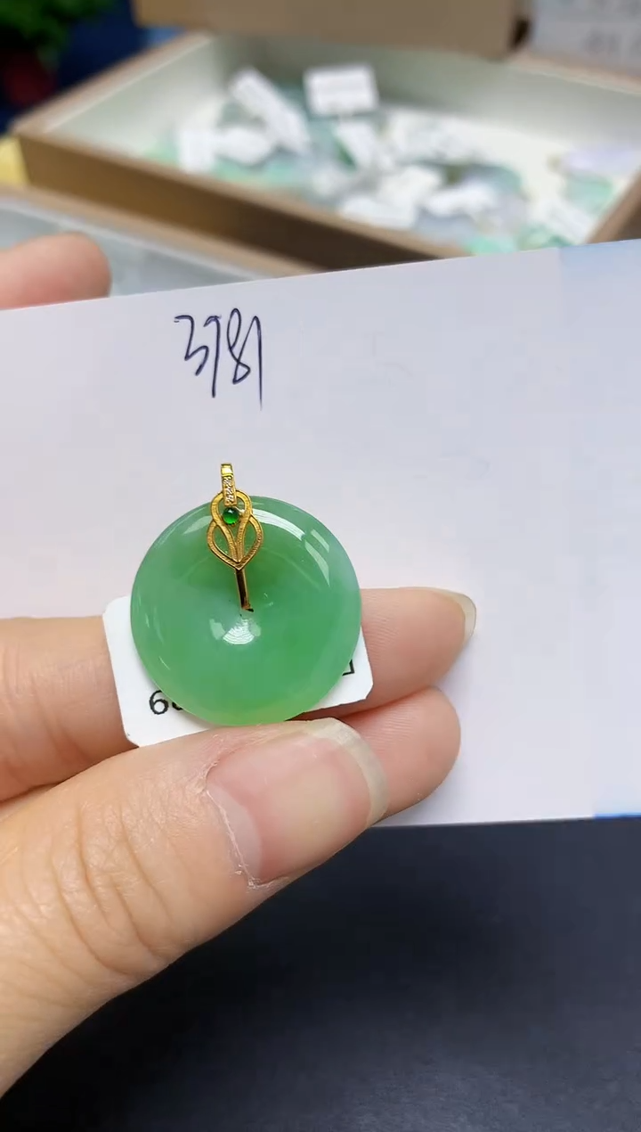 翡翠18K金镶嵌颈饰 天然翡翠A货