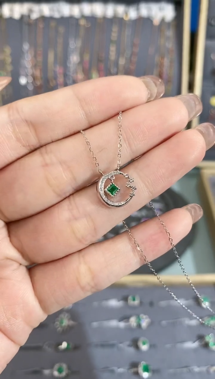 【闪购商品】祖母绿颈饰18K金镶嵌项链