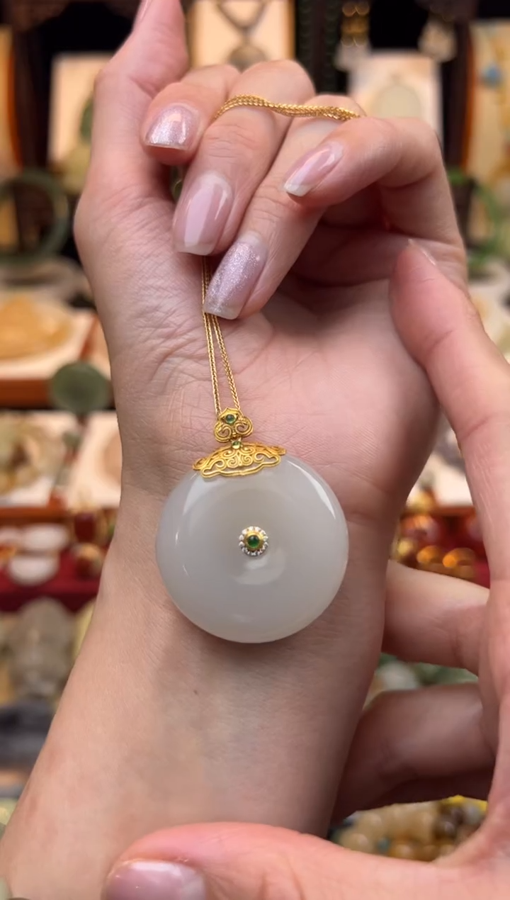 【闪购商品】和田玉挂件18K金镶嵌1