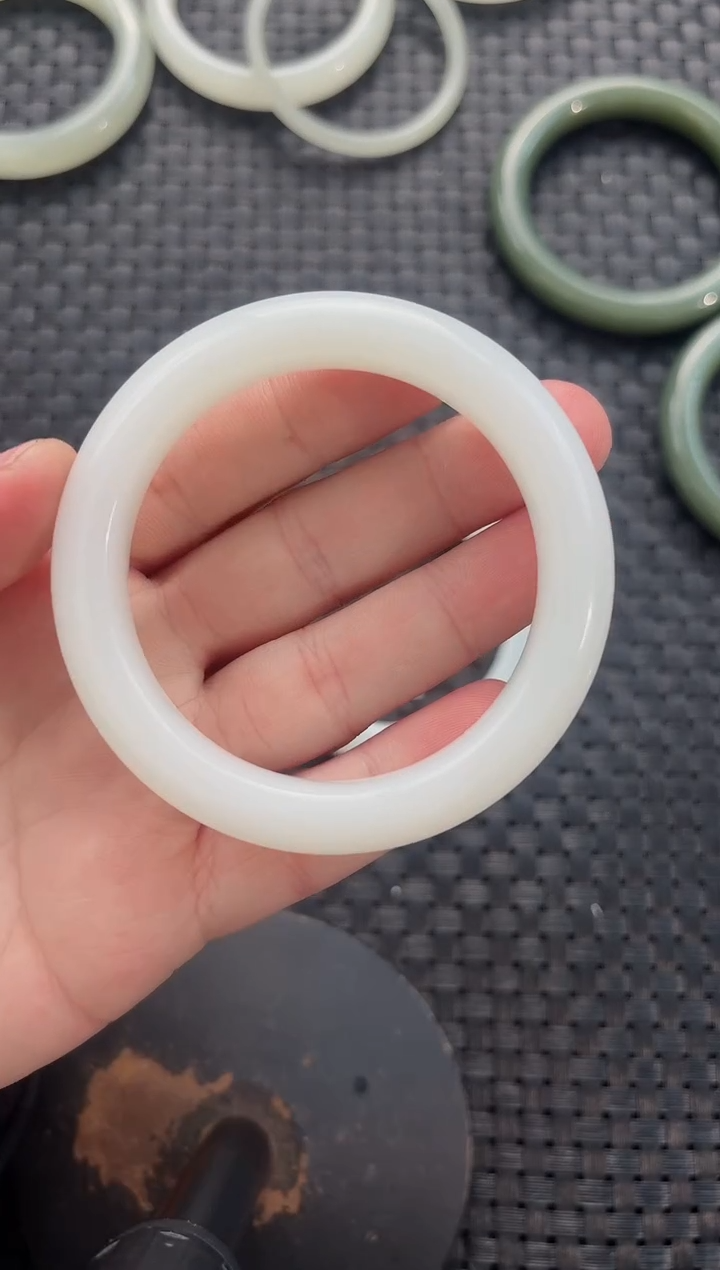 颈饰未镶嵌和田玉圈口53-61白玉手镯