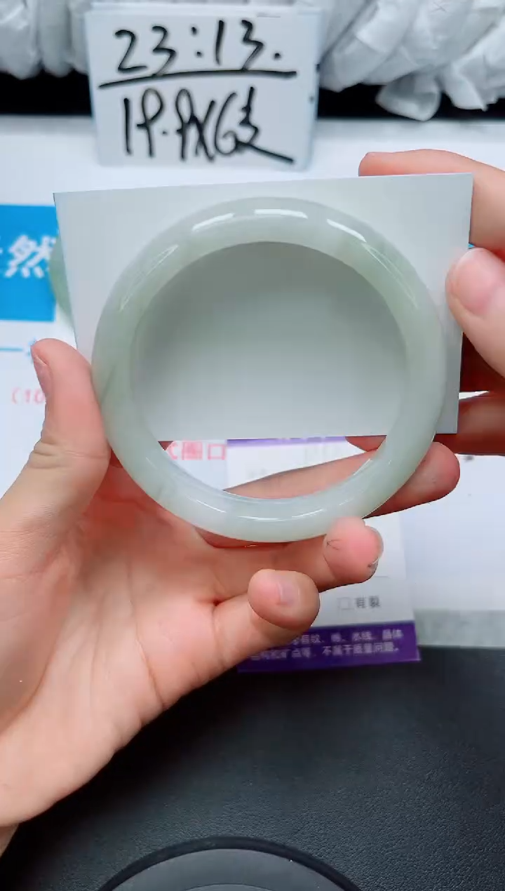 【闪购商品】石英质玉手镯未镶嵌94