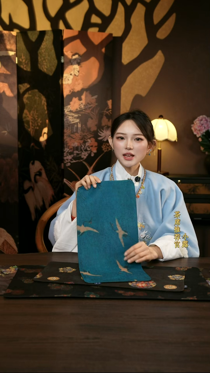 香云纱     蓝色仙鹤5023