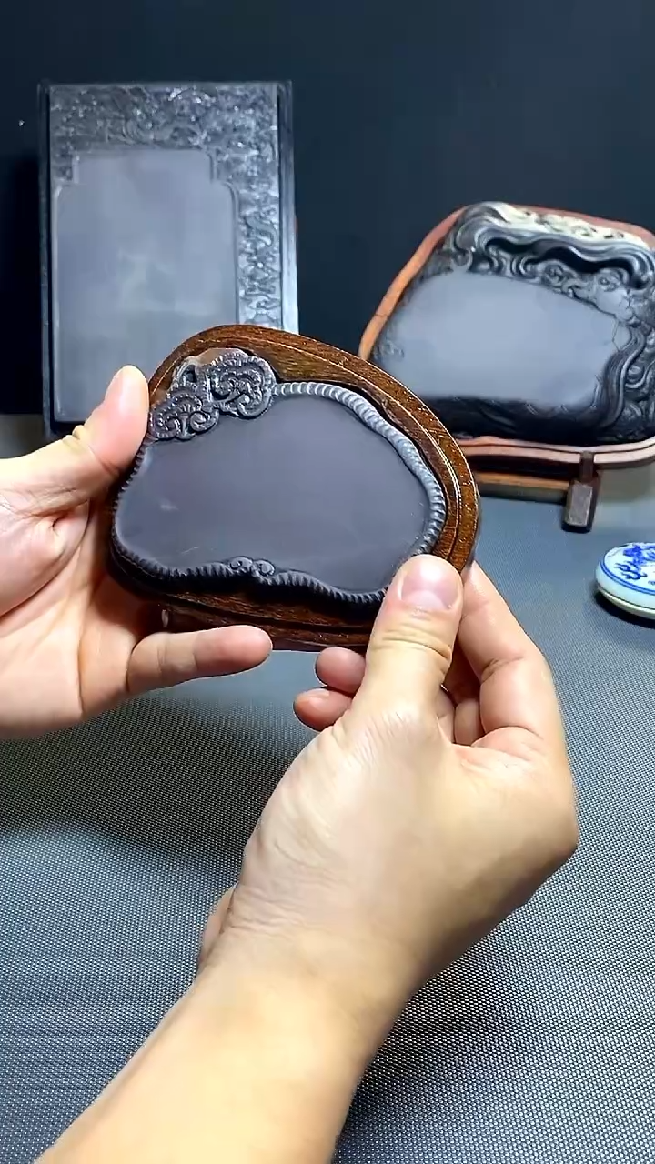 荣宝斋文房1老坑灵芝砚