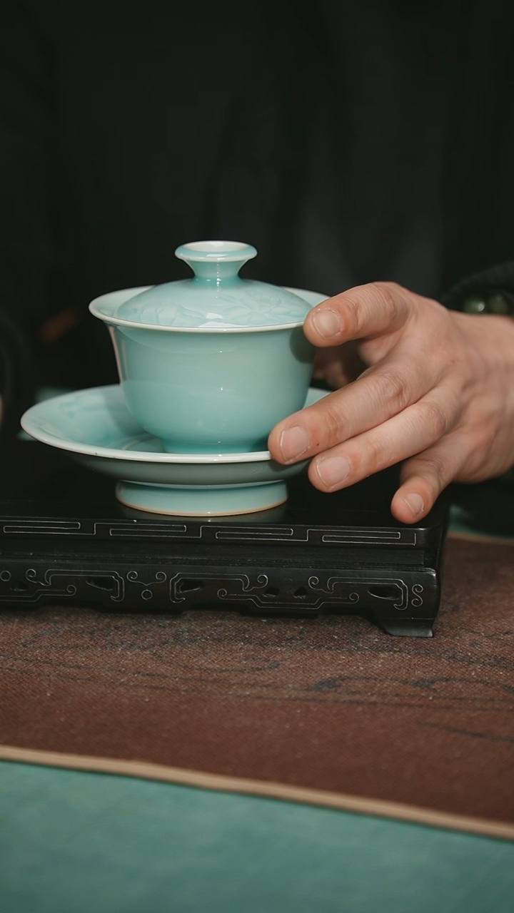 【闪购商品】118-1粉青三才盖碗-龙泉青瓷