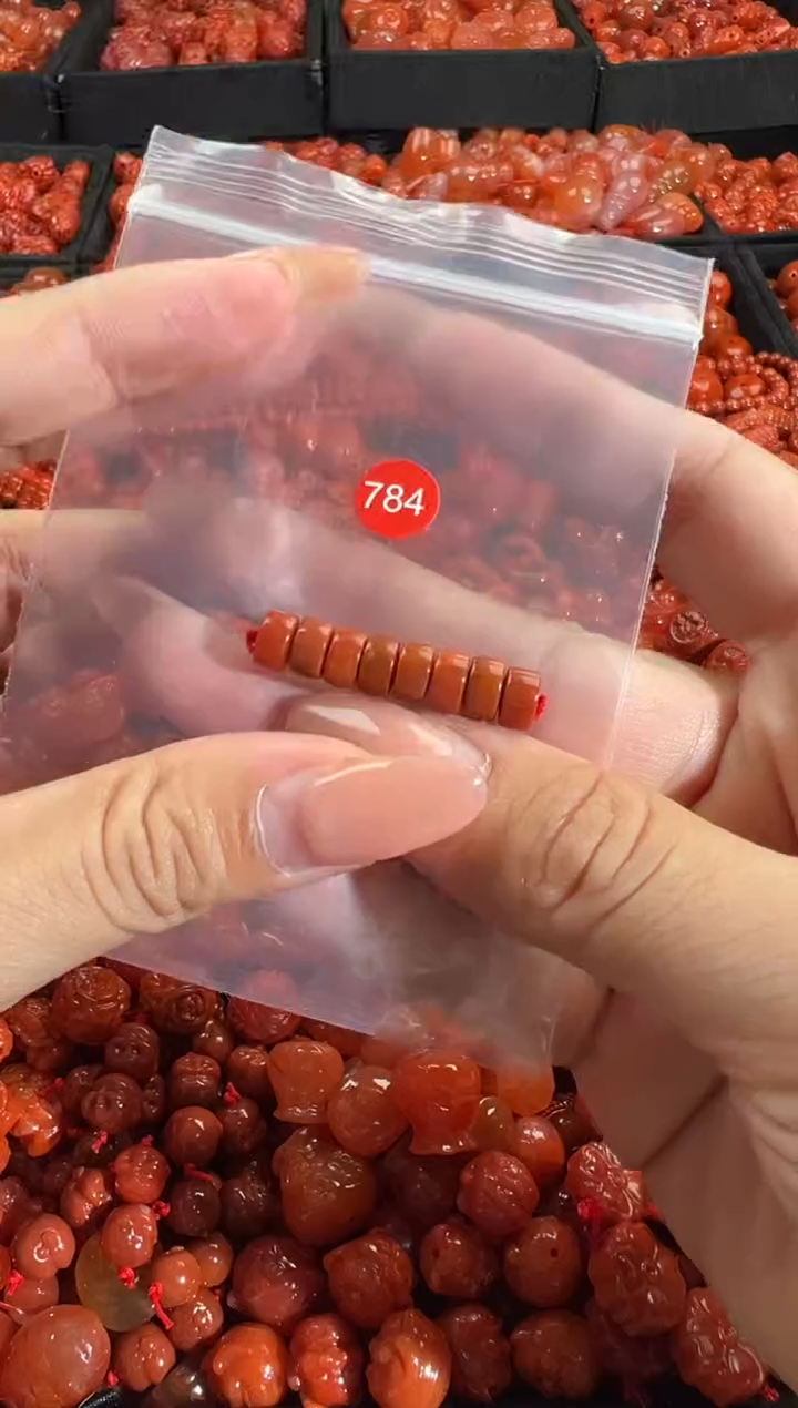 南红玛瑙未镶嵌颈饰1