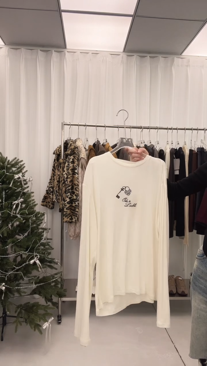 编号038    简约休闲白色长袖T S码 福福待开价