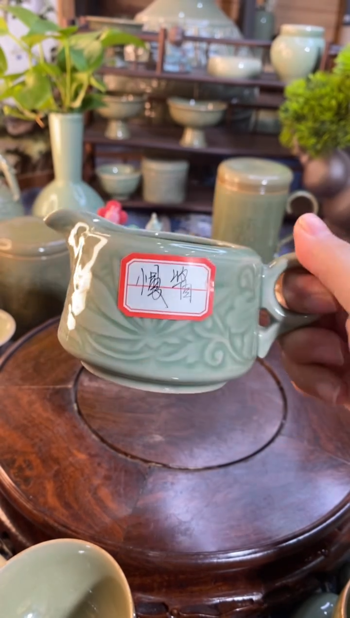 【闪购商品】100024 莲纹井栏公道杯微瑕1只