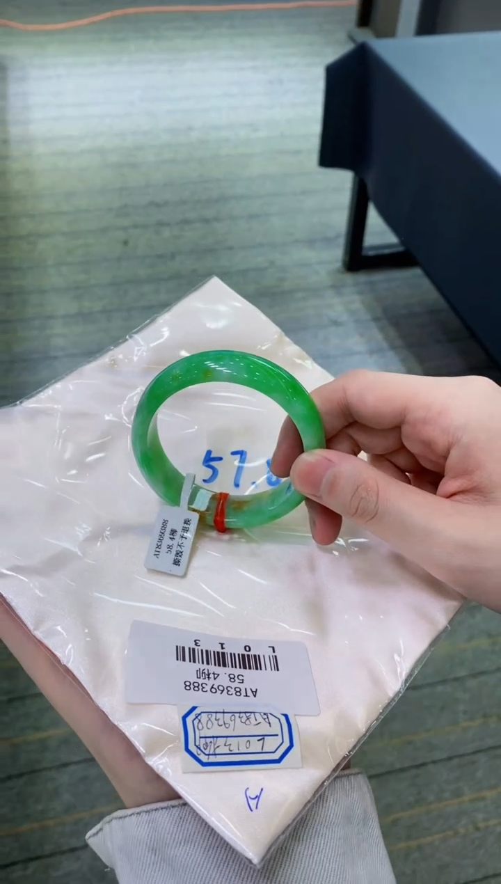 【闪购商品】翡翠手镯未镶嵌          