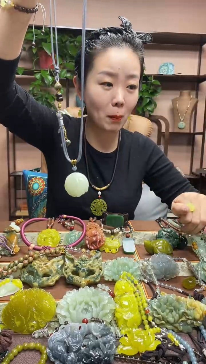 未镶嵌岫玉吊坠·