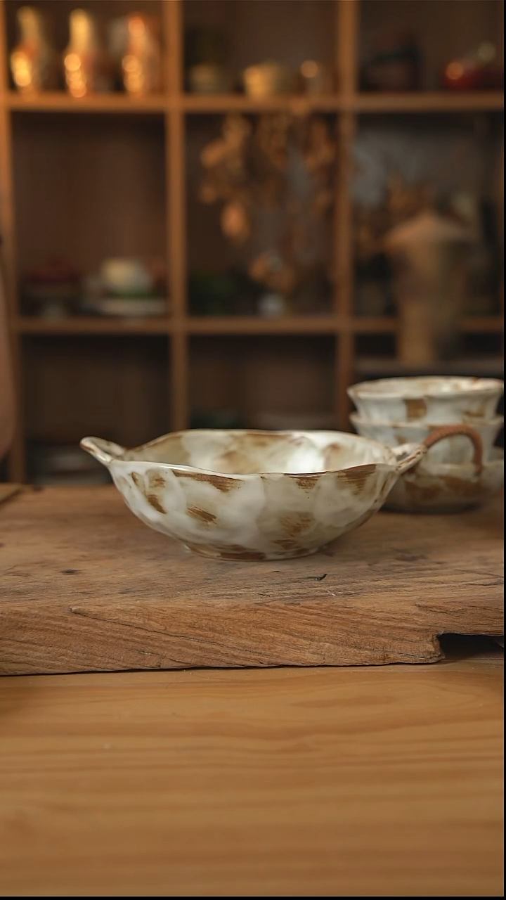 粉影系列的7.5英寸空心双耳汤碗