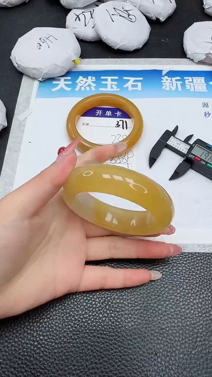 【闪购商品】石英质玉手镯未镶嵌372