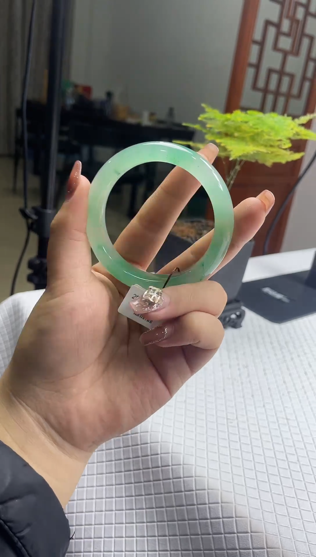 【闪购商品】石英质玉手镯未镶嵌非洲翠手镯多样性发货