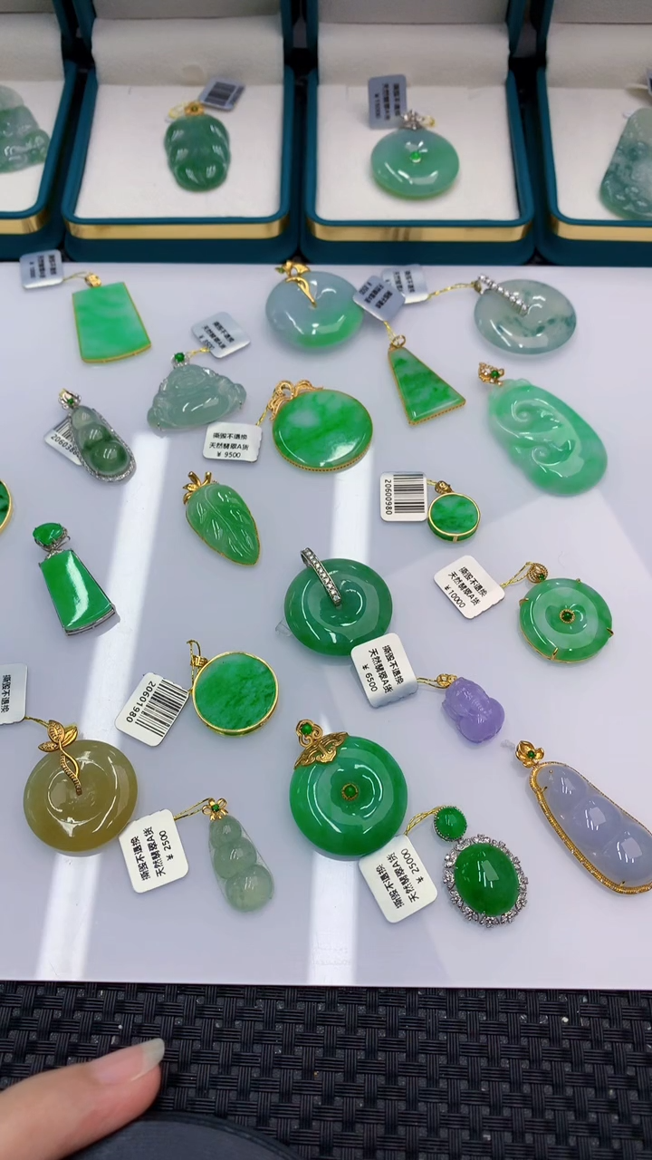 【闪购商品】翡翠颈饰未镶嵌            8