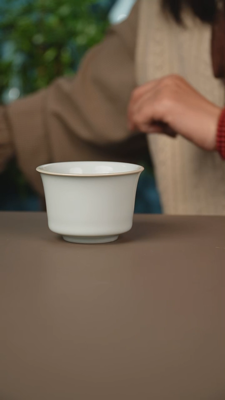 奎奎月白    马蹄杯    