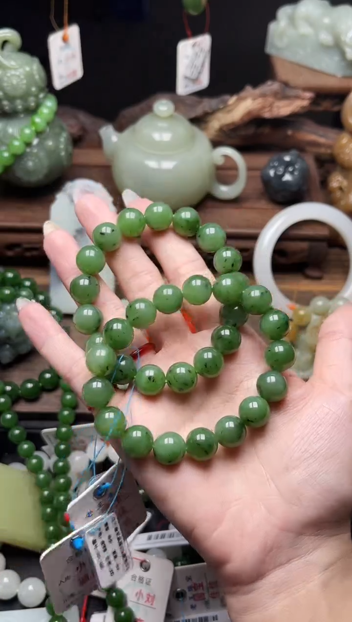 手串未镶嵌和田玉卡12乌兰海苹果绿 圆珠多样性发一