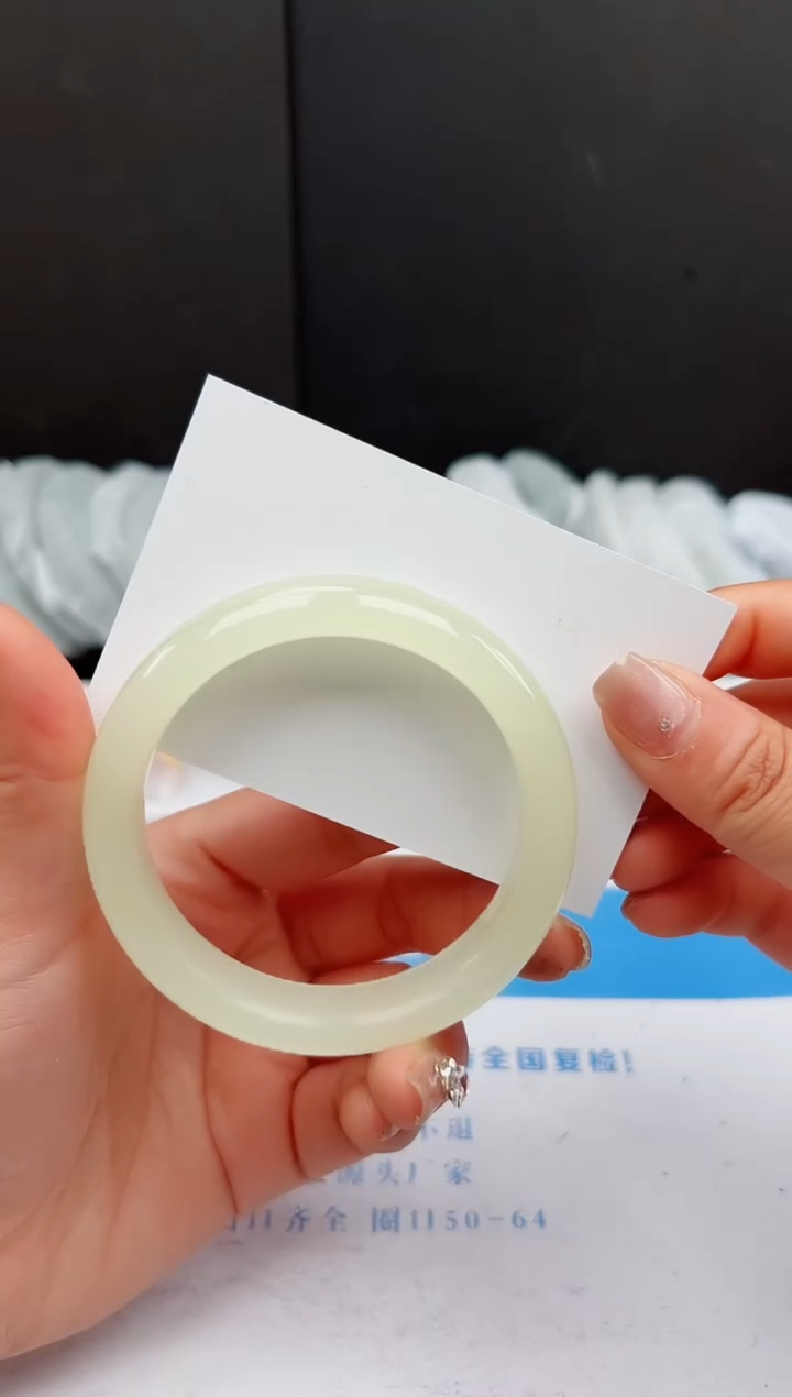 【闪购商品】石英质玉手镯未镶嵌46